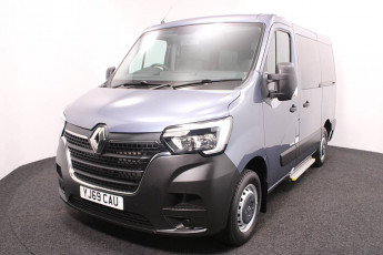 Wheelchair accessible van Renault traffic blue yj69cau 2