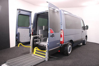 Wheelchair accessible van Renault traffic blue yj69cau 4