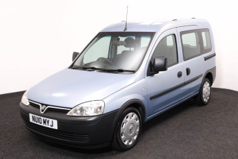 Wheelchair accessible vehicle Vauxhall Combo blue NU10MYJ 2