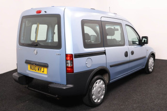 Wheelchair accessible vehicle Vauxhall Combo blue NU10MYJ 3